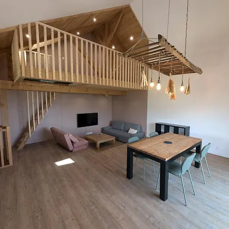 Apartmán Renovated With View *